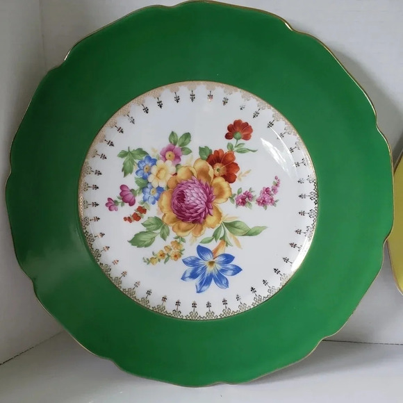 Vintage set of  2 Czechoslovakia Green/Yellow Floral Charger Plates. - Picture 2 of 9
